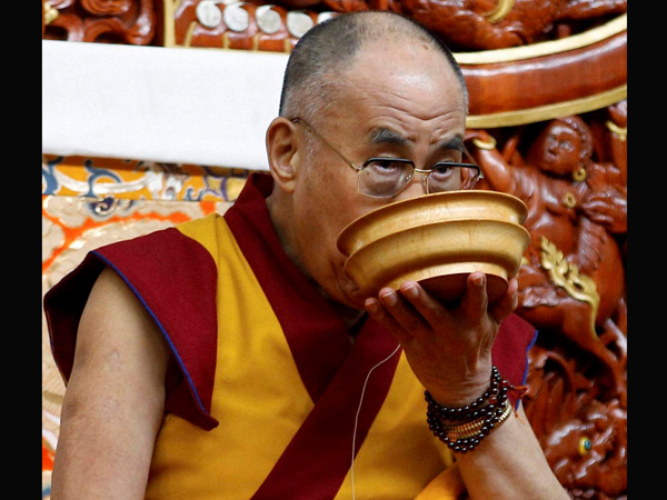 Dalai Lama's unique style to drink tea