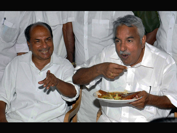 Oomen Chandy busy having dinner