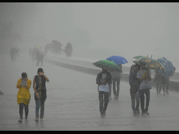 Mumbai: Marine Drive on a rainy Tuesday