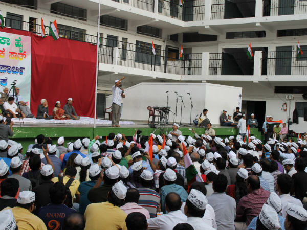 Kejriwal address the audience