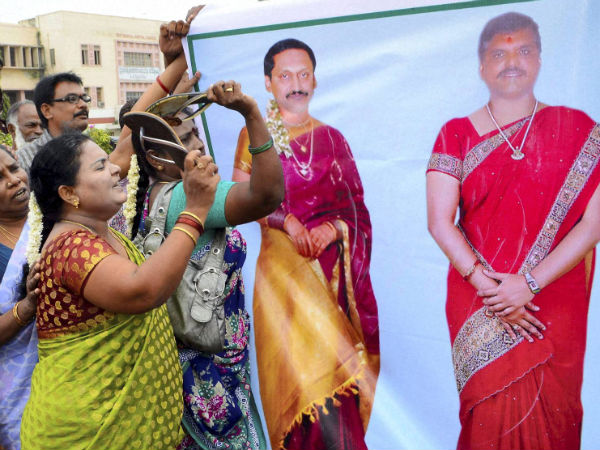 Protesters mock leaders