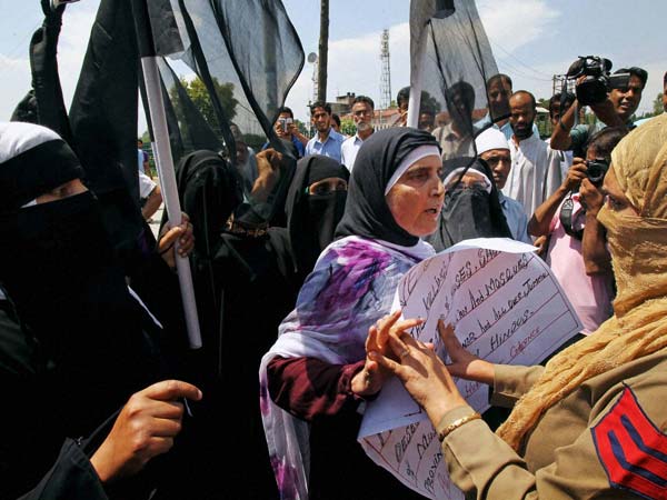 Police-protesters clash