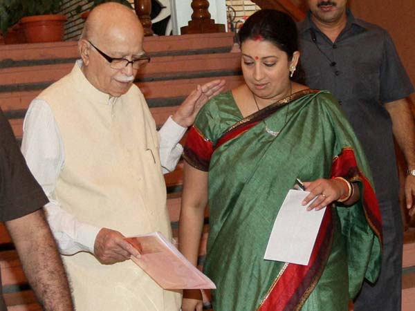  LK Advani with party leader Smriti Irani