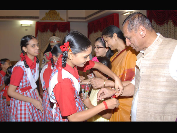 Raksha Bandhan festival in full form Raksha Bandhan festival in full form