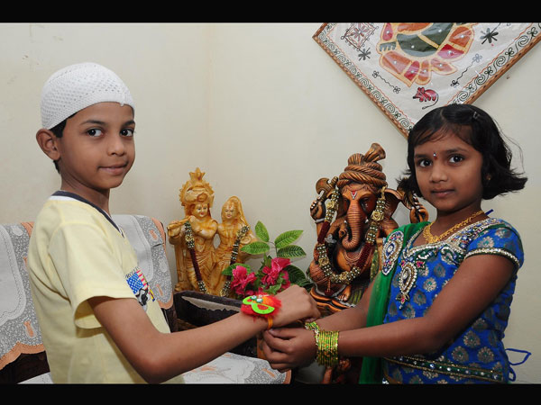 Raksha Bandhan festival in full form Raksha Bandhan festival in full form