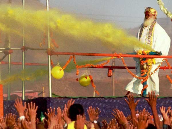 Asaram Bapu 'kicked' devotee, hurled abuses: