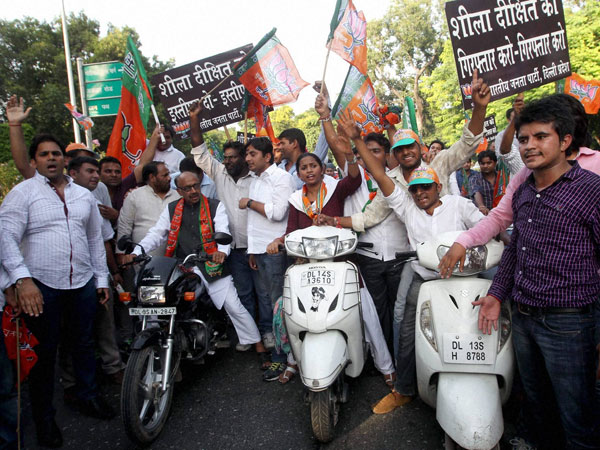 Protesting for resignation Protesting for resignation