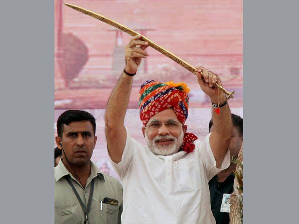 Pics: Humble Modi touched the feet of senior leaders for blessings