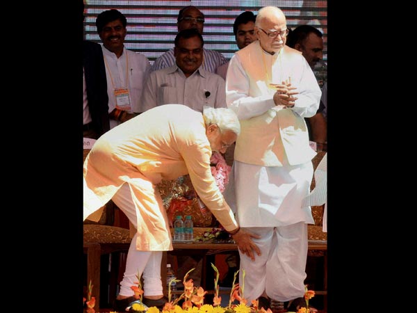 Advani snubs Modi during Bhopal rally
