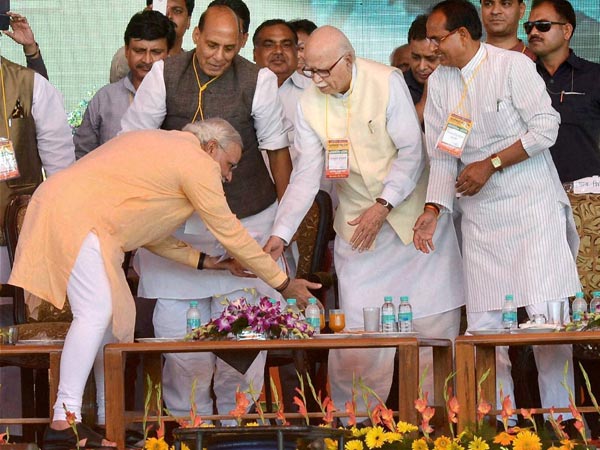Modi touches Advani's feet