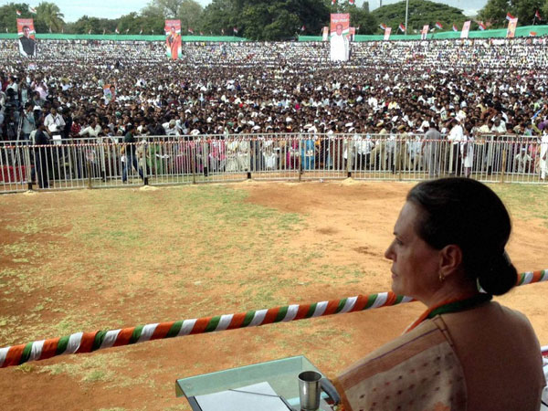 Sonia Gandhi during Mandya rally