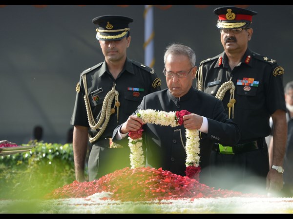 President paying homage