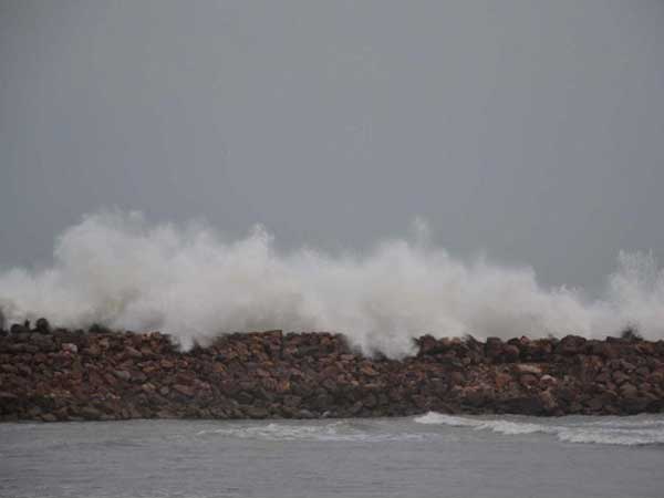 Cyclone Phailin to hit Odisha, Andhra coasts