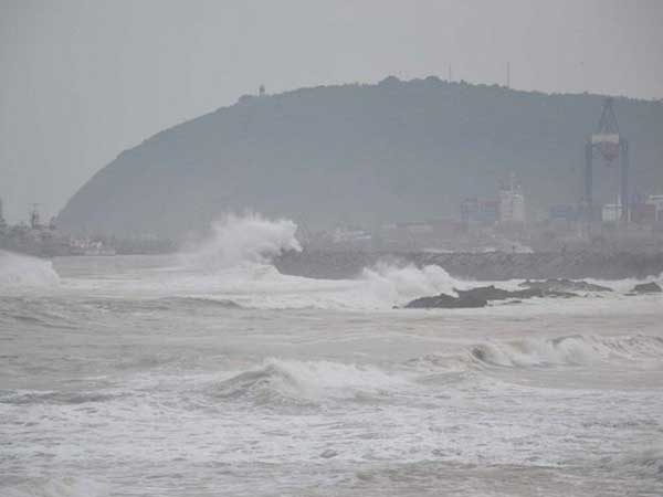 Cyclone Phailin to hit Odisha, Andhra coasts