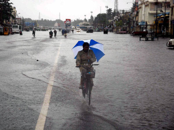 Cyclone effect: Heavy rain in Orissa