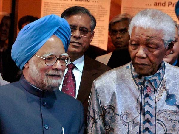 Nelson Mandela with Prime Minister Manmohan Singh