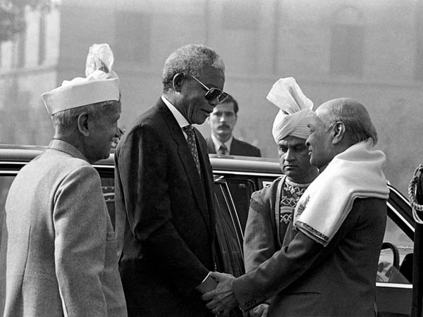 elson Mandela with the Shankar Dayal Sharma P.V. Narsimha Rao