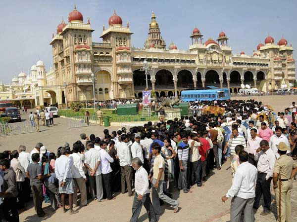 People wait to pay tributes