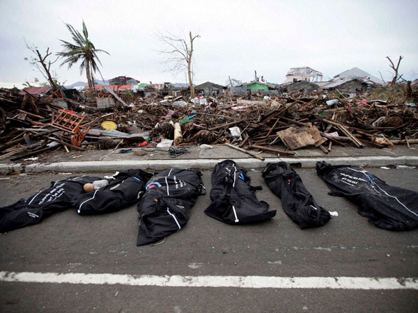 Over 6,000 killed in deadly typhoon in Philippines