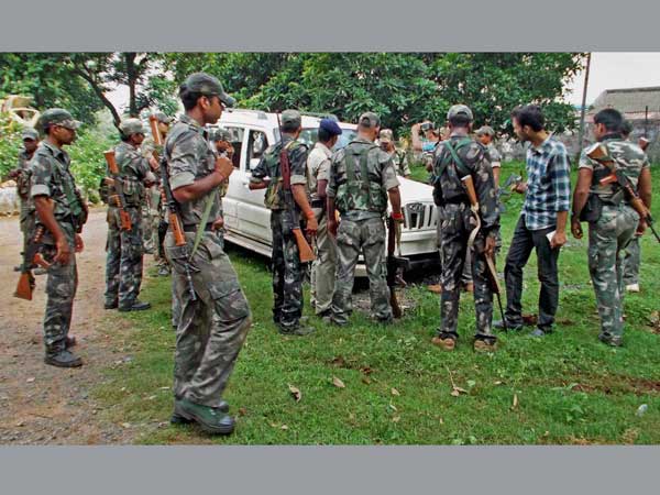 Maoists attack Congress convoy in Chhattisgarh