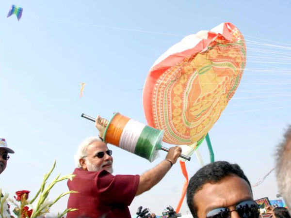 Gujarat CM Narendra Modi flies kite Gujarat CM Narendra Modi flies kite