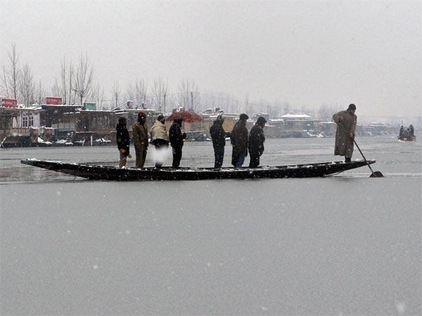 Dal Lake during heavy snowfall 