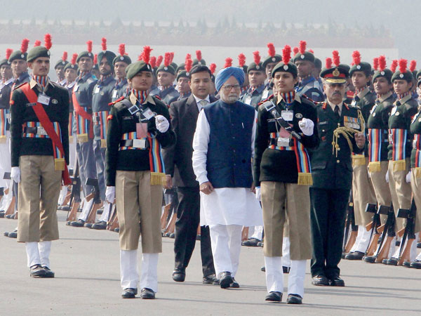 Prime Minister Manmohan Singh inspects a guard of honour