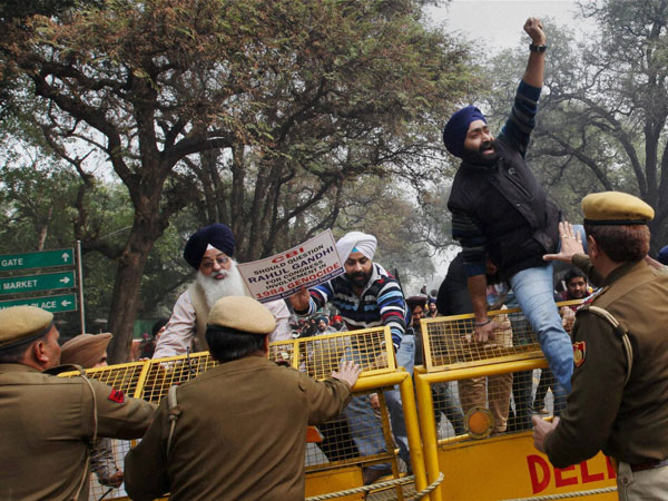 Police stops members of Shiromani Akali Dal