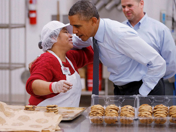 Obama assures of raising minimum wage 