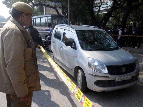 Man robbed of Rs 7 crore in broad daylight in Delhi