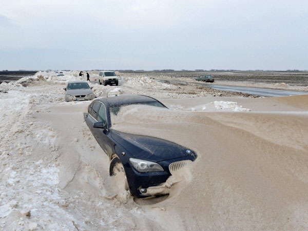 Snow storm wreaks havoc 