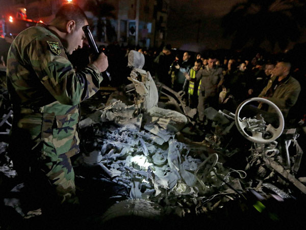 Suicide bomber blows himself in Beirut