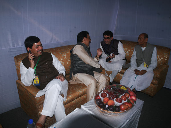 Modi raises issues like poor power supply