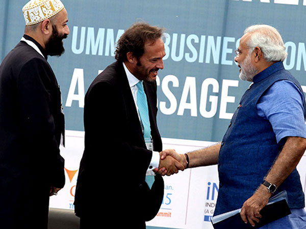 Narendra Modi with business representatives