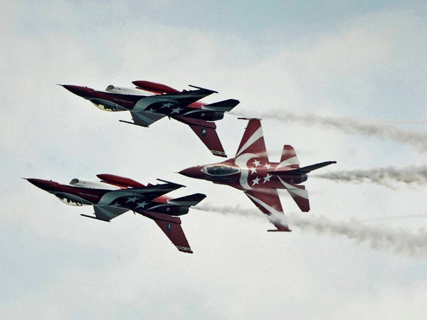 Up in the air ! Up in the air !