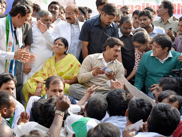 Pics: Jagan fights for united Andhra Pradesh