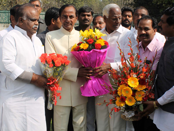 KCR with other members