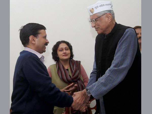 Rajmohan Gandhi joins AAP Rajmohan Gandhi joins AAP