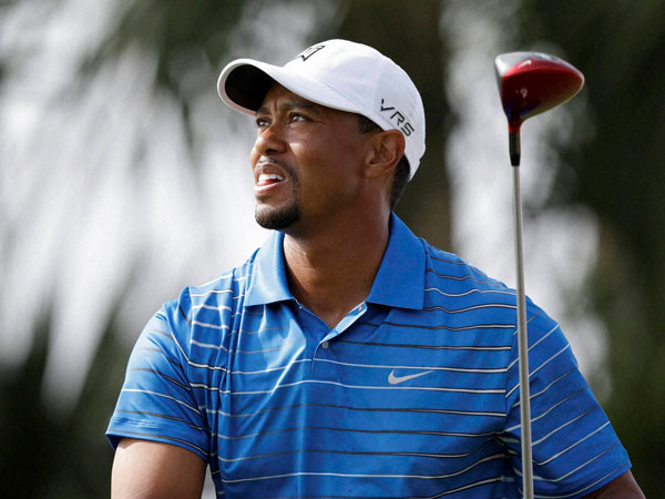 Tiger Woods swings along 