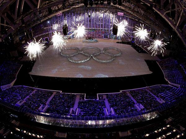 Sochi Olympics end, Russia tops medal tally