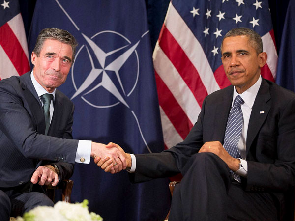 Barack Obama shakes hands with NATO Secretary General Anders Fogh Rasmussen