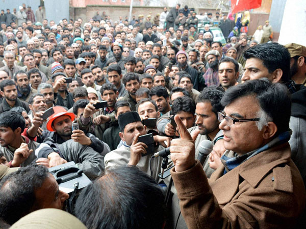 National Conference candidate Mehbooba Beigh addressing an election campaign rally