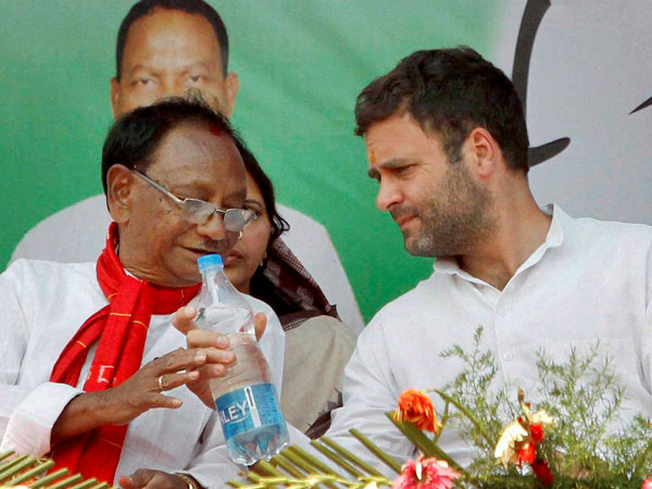 Rahul Gandhi along with party workers during an election rally