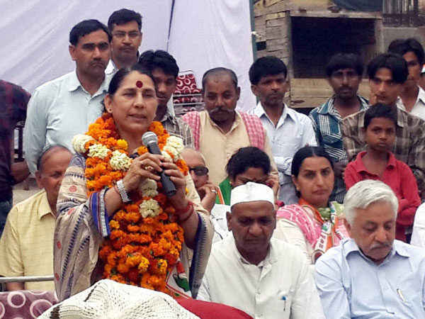 Krishna Tirath during the door to door election campaign 