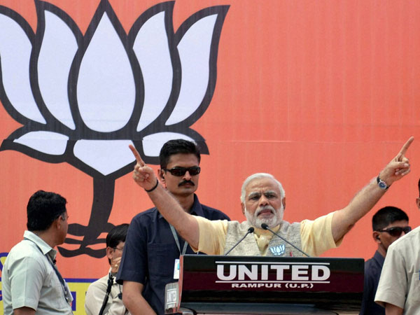 Narendra Modi addressing an election rally in Bareilly