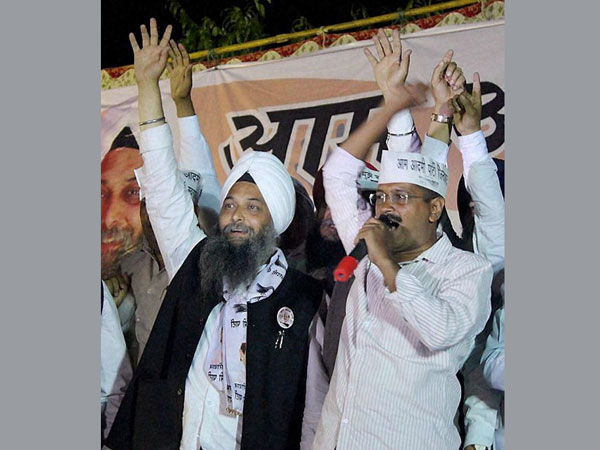 Arvind Kejriwal with party candidate Jarnail Singh