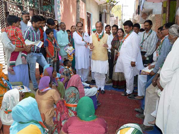 J P Agarwal during his campaign for Lok Sabha elections
