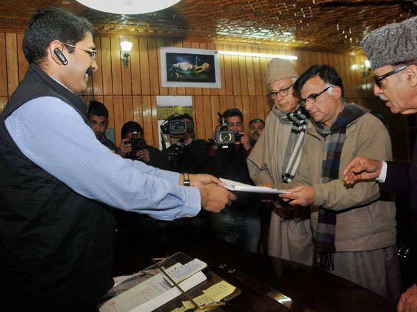 Mehboob Beig filling his nomination