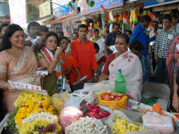 Rohini Nilekani also went to Gandhi Bazaar