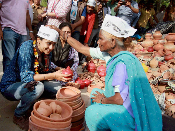 Gul Panag seeks blessings of an old woman voter during her election campaign